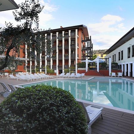Club Hotel E Residence La Vela Torbole Sul Garda Εξωτερικό φωτογραφία