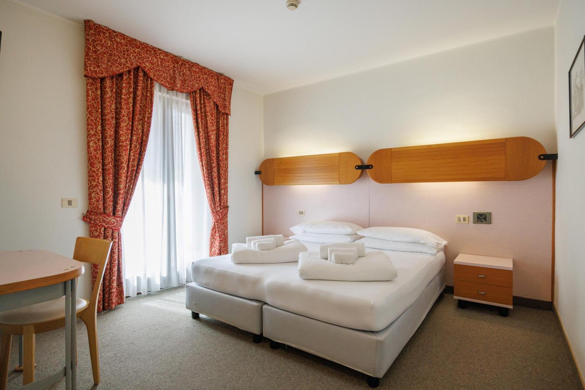 Club Hotel E Residence La Vela Torbole Sul Garda Εξωτερικό φωτογραφία