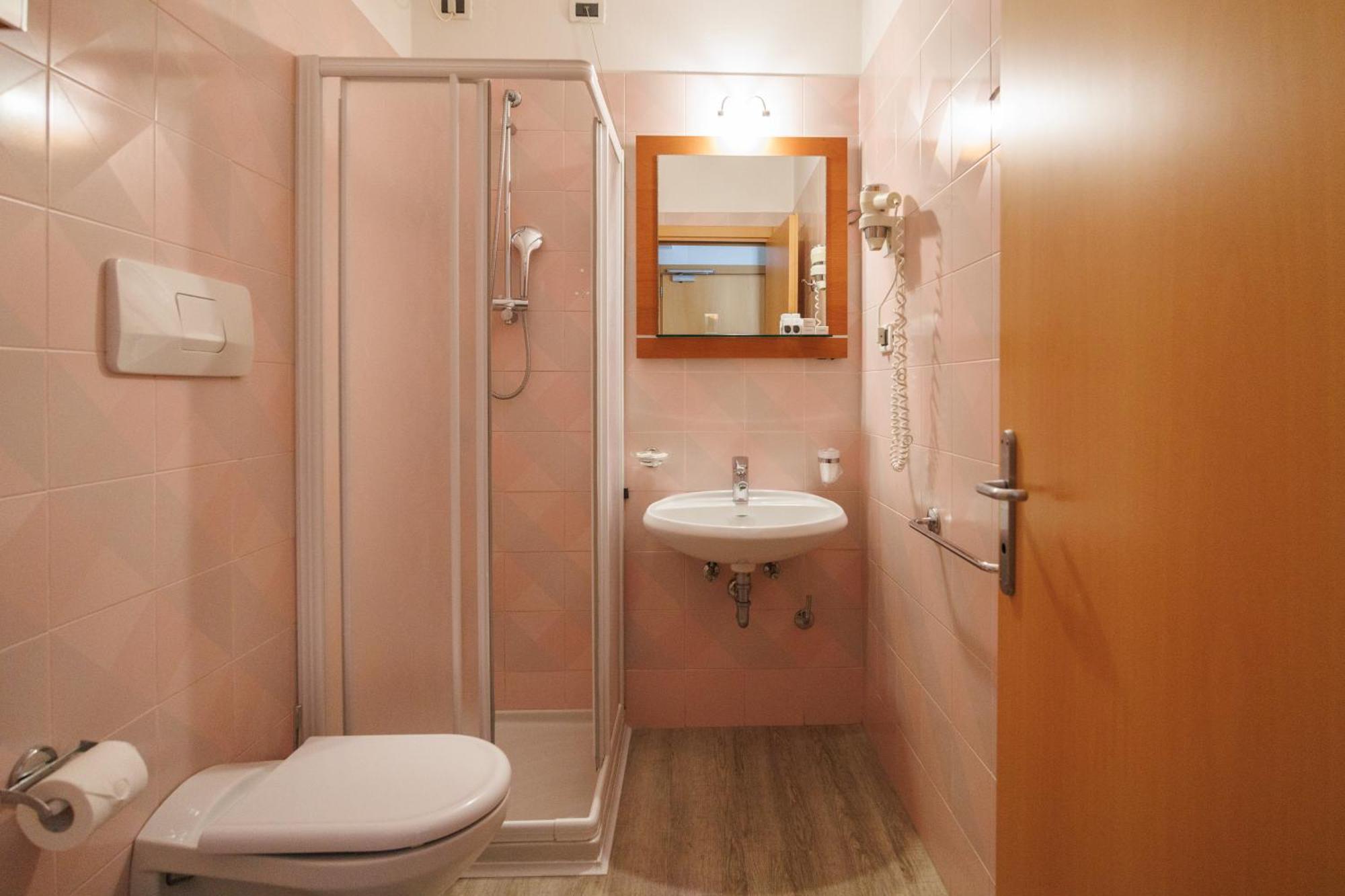 Club Hotel E Residence La Vela Torbole Sul Garda Εξωτερικό φωτογραφία