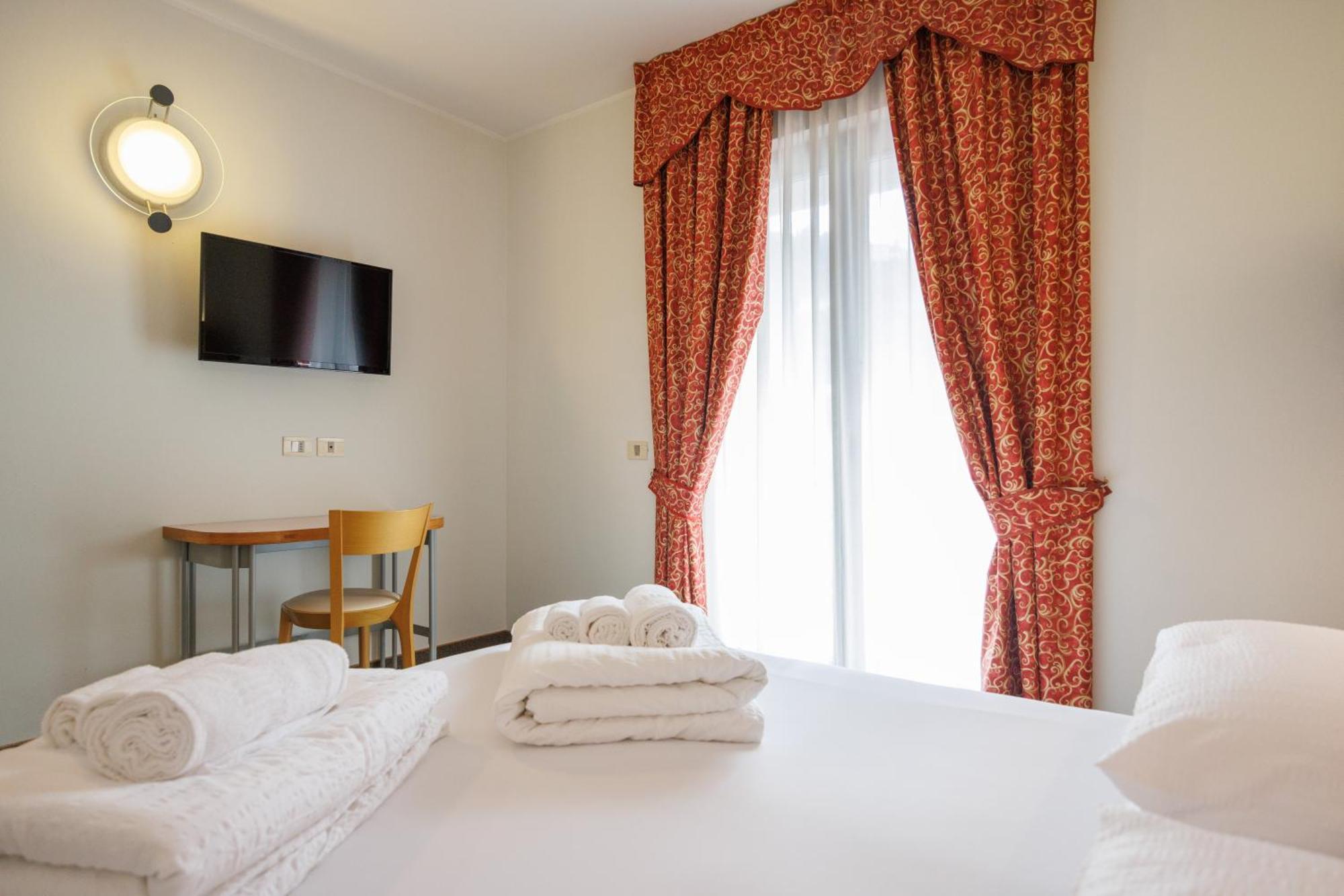 Club Hotel E Residence La Vela Torbole Sul Garda Εξωτερικό φωτογραφία