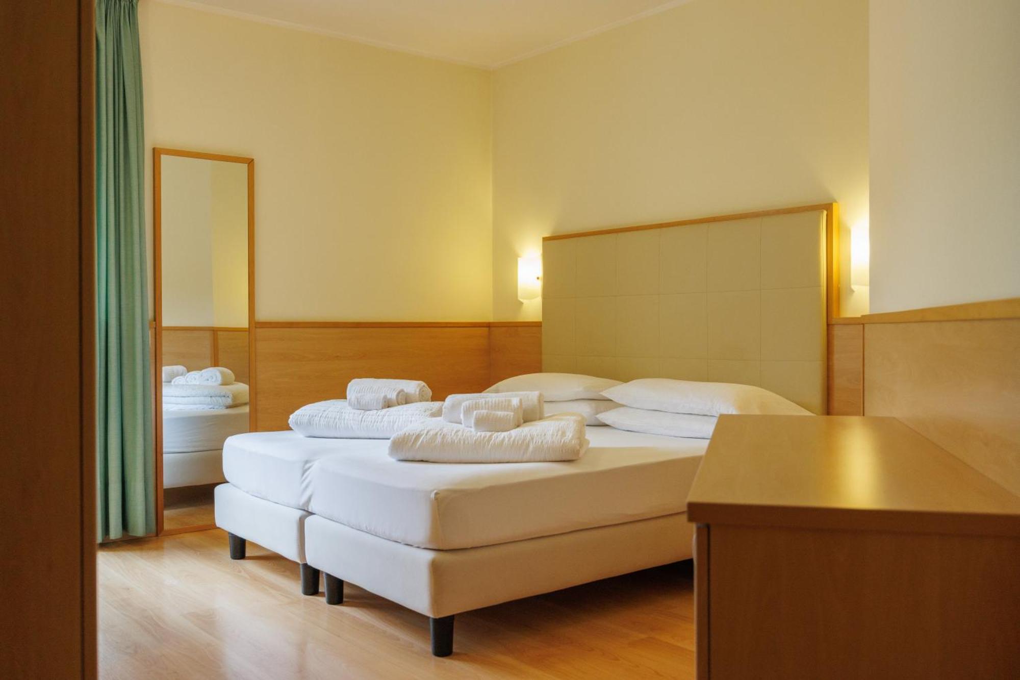 Club Hotel E Residence La Vela Torbole Sul Garda Εξωτερικό φωτογραφία