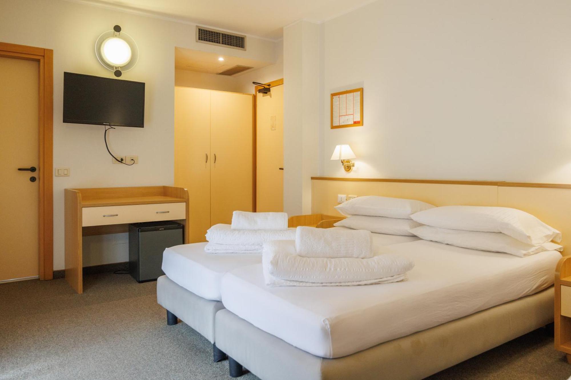 Club Hotel E Residence La Vela Torbole Sul Garda Εξωτερικό φωτογραφία