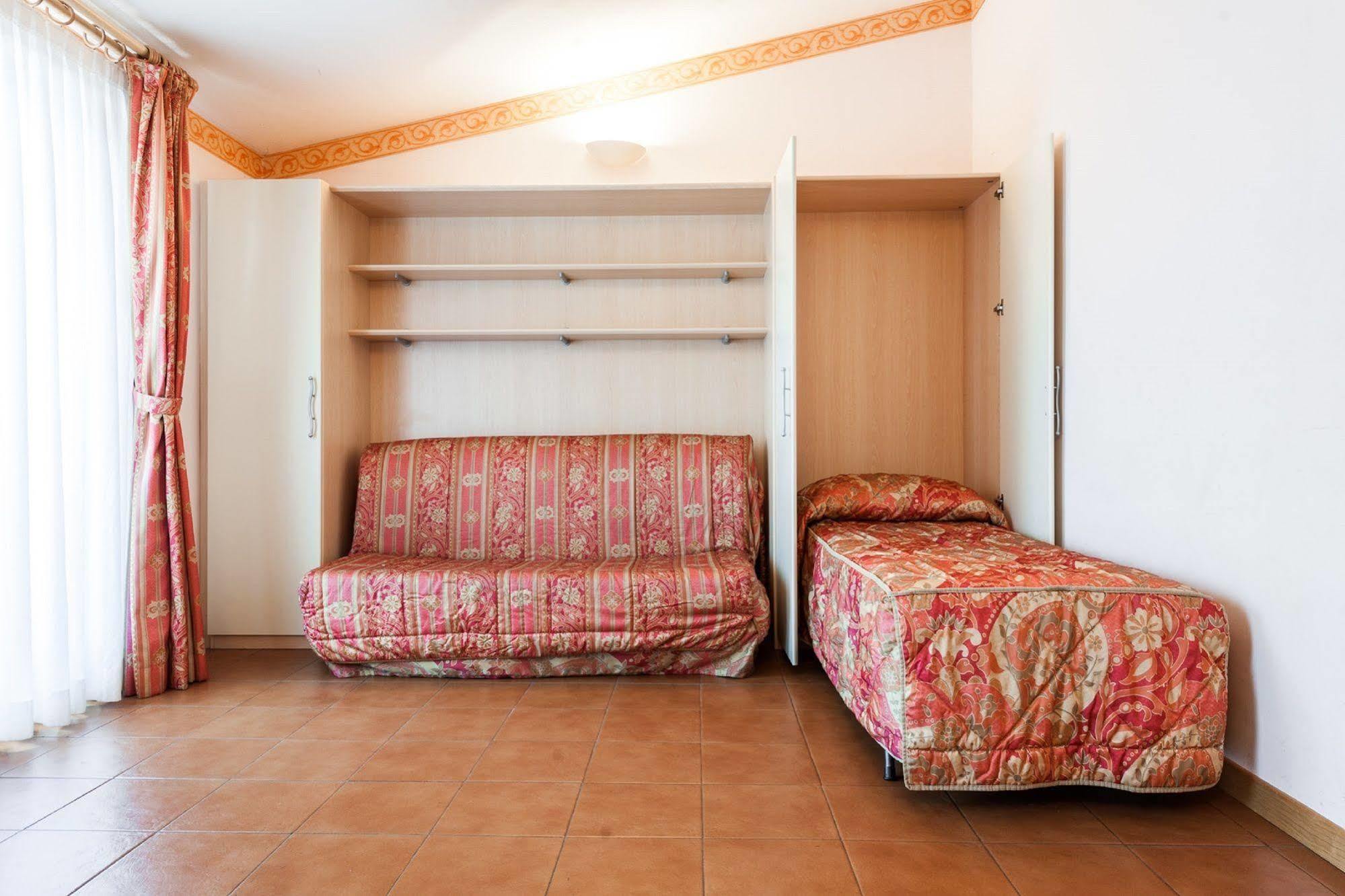 Club Hotel E Residence La Vela Torbole Sul Garda Εξωτερικό φωτογραφία