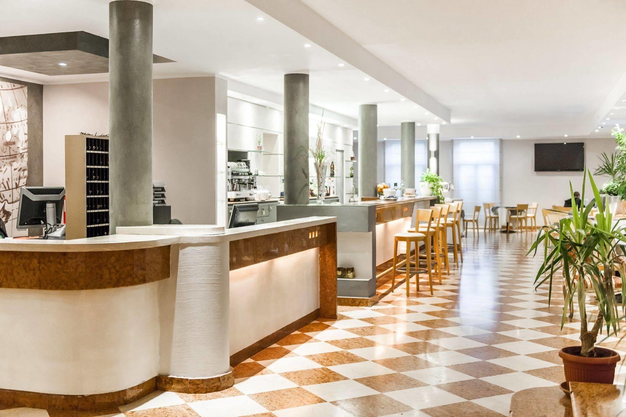 Club Hotel E Residence La Vela Torbole Sul Garda Εξωτερικό φωτογραφία