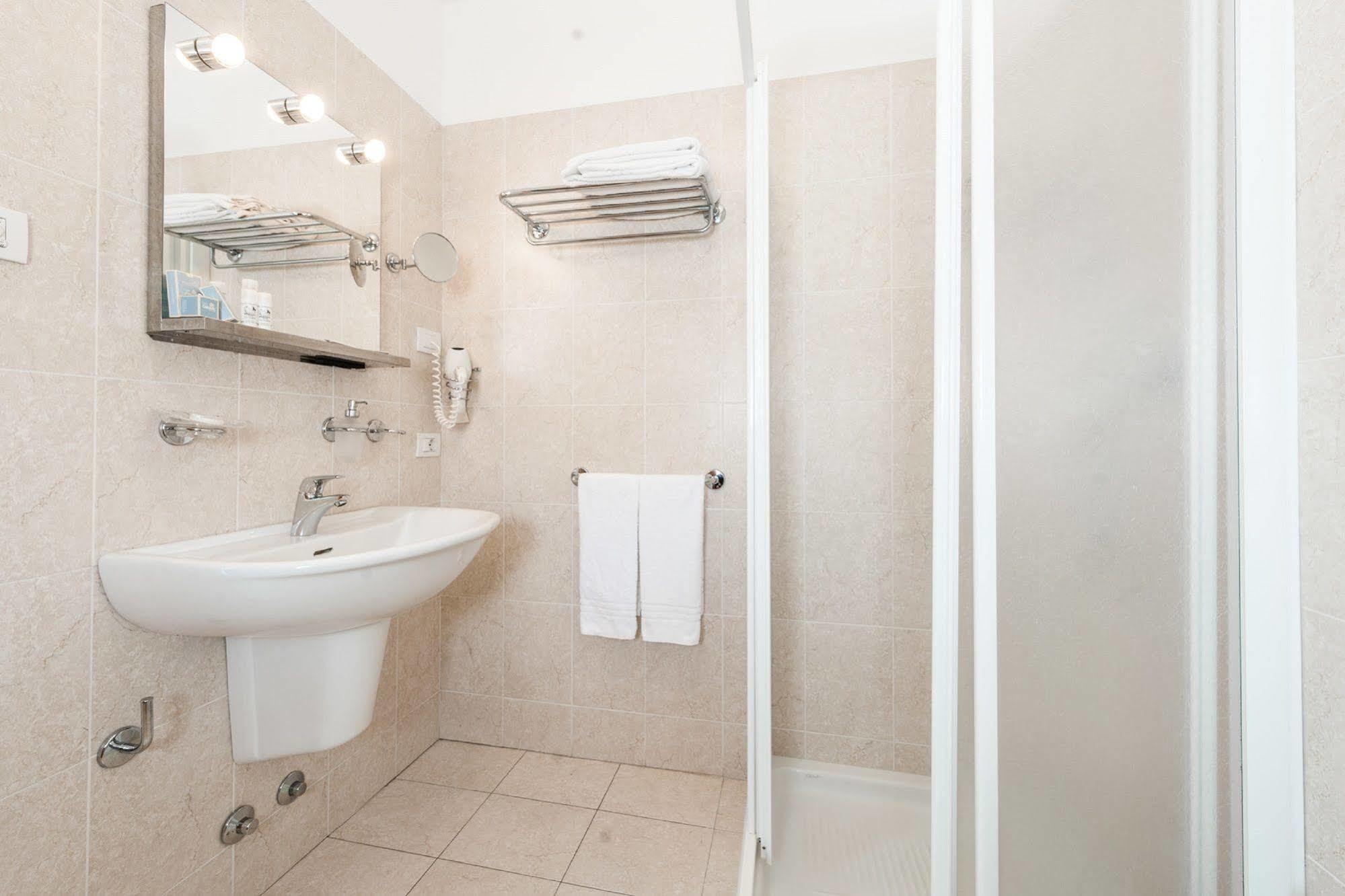 Club Hotel E Residence La Vela Torbole Sul Garda Εξωτερικό φωτογραφία