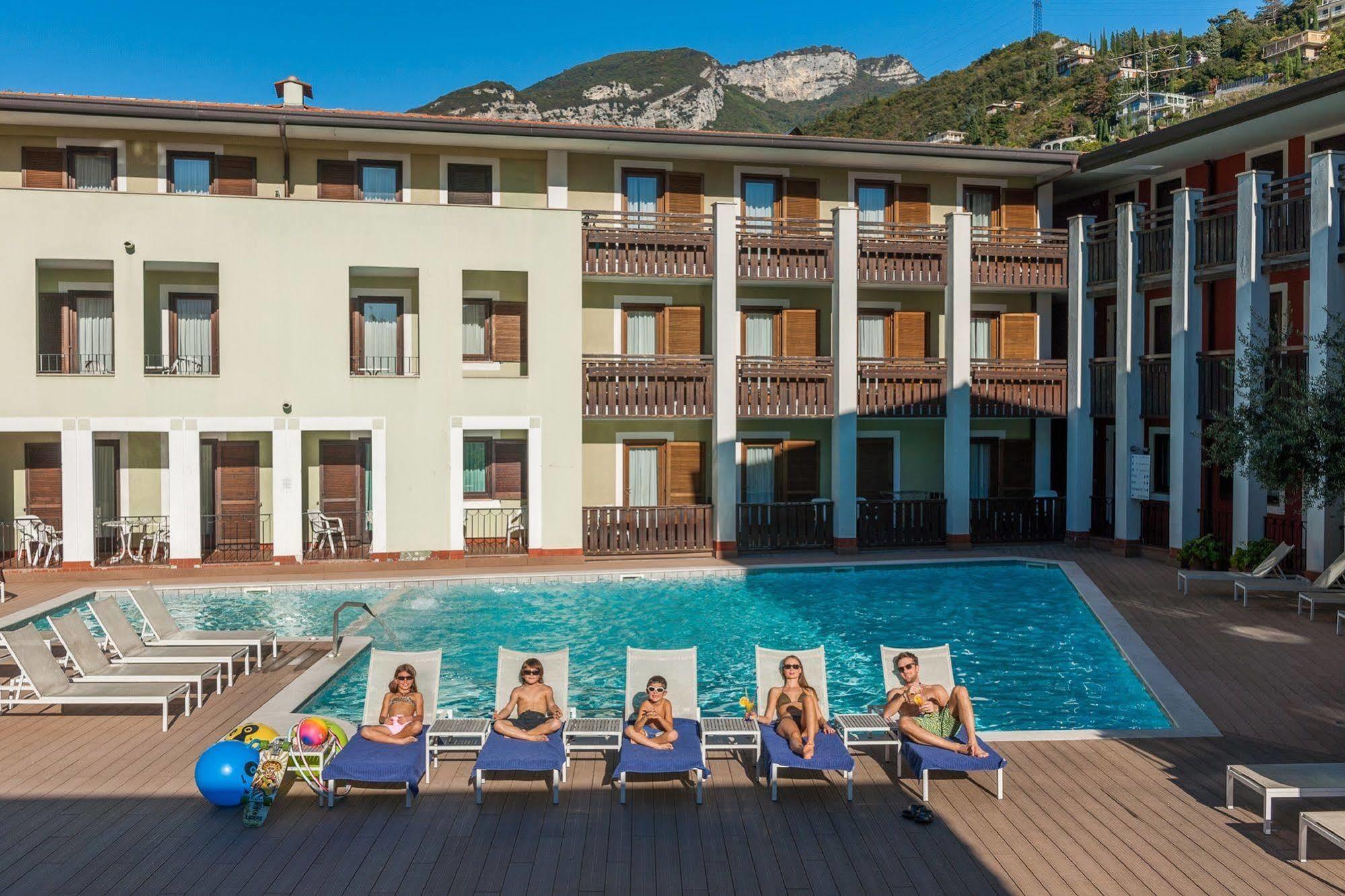 Club Hotel E Residence La Vela Torbole Sul Garda Εξωτερικό φωτογραφία
