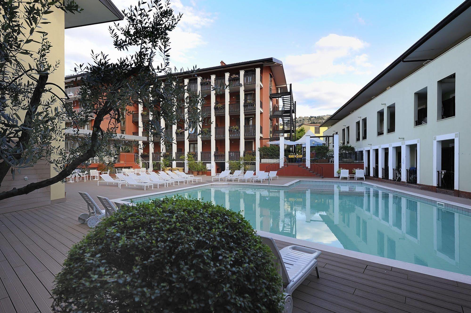 Club Hotel E Residence La Vela Torbole Sul Garda Εξωτερικό φωτογραφία