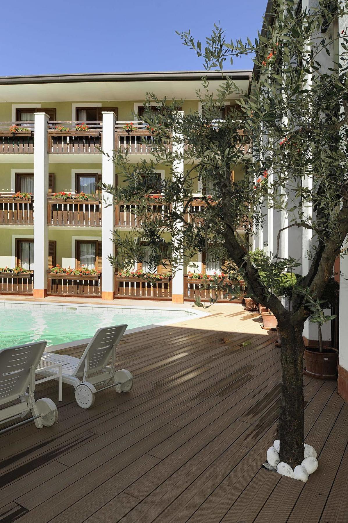 Club Hotel E Residence La Vela Torbole Sul Garda Εξωτερικό φωτογραφία