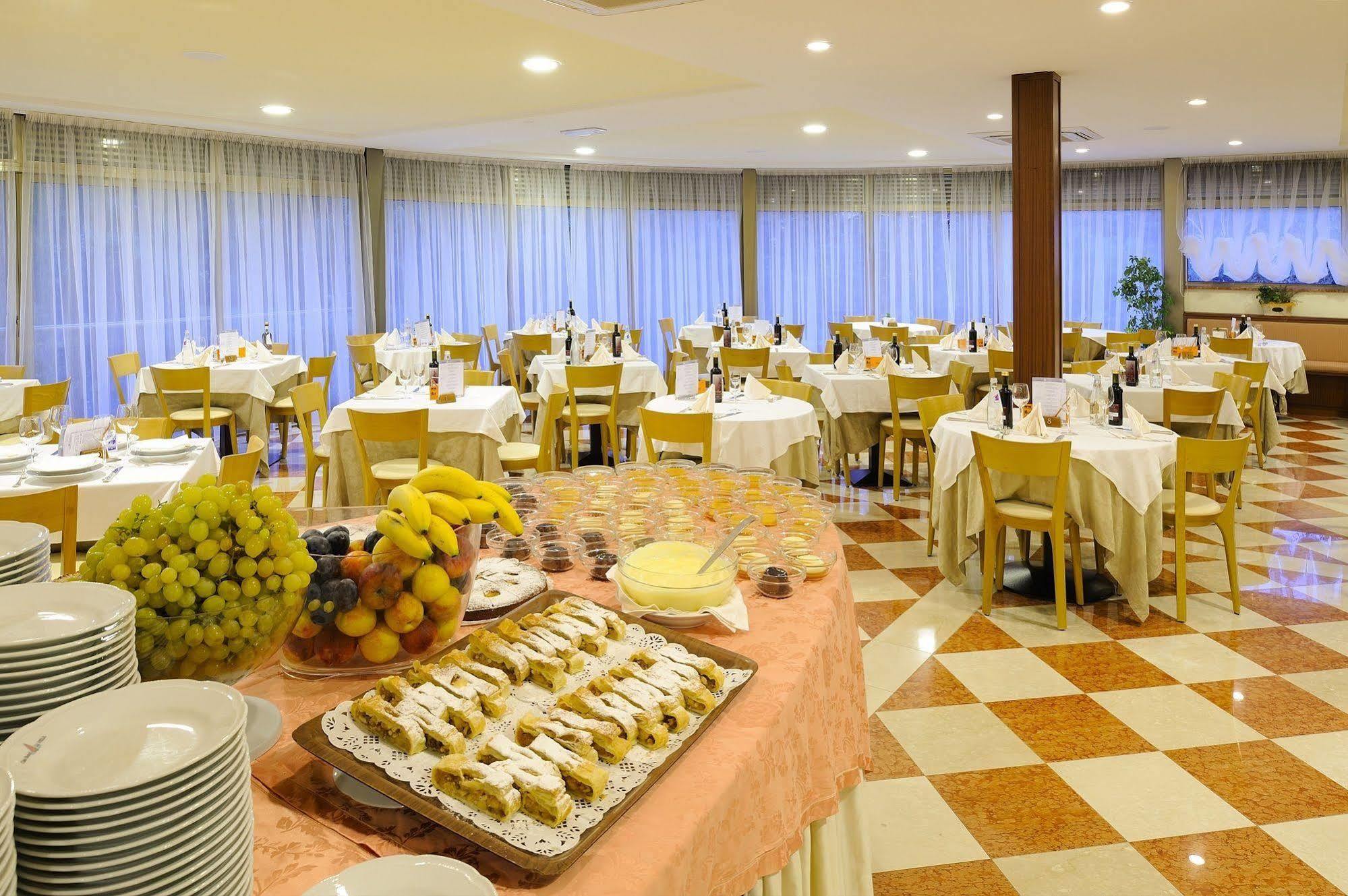 Club Hotel E Residence La Vela Torbole Sul Garda Εξωτερικό φωτογραφία